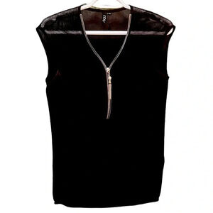 Colori black top with mesh, size large (L) features a cute gem zipper